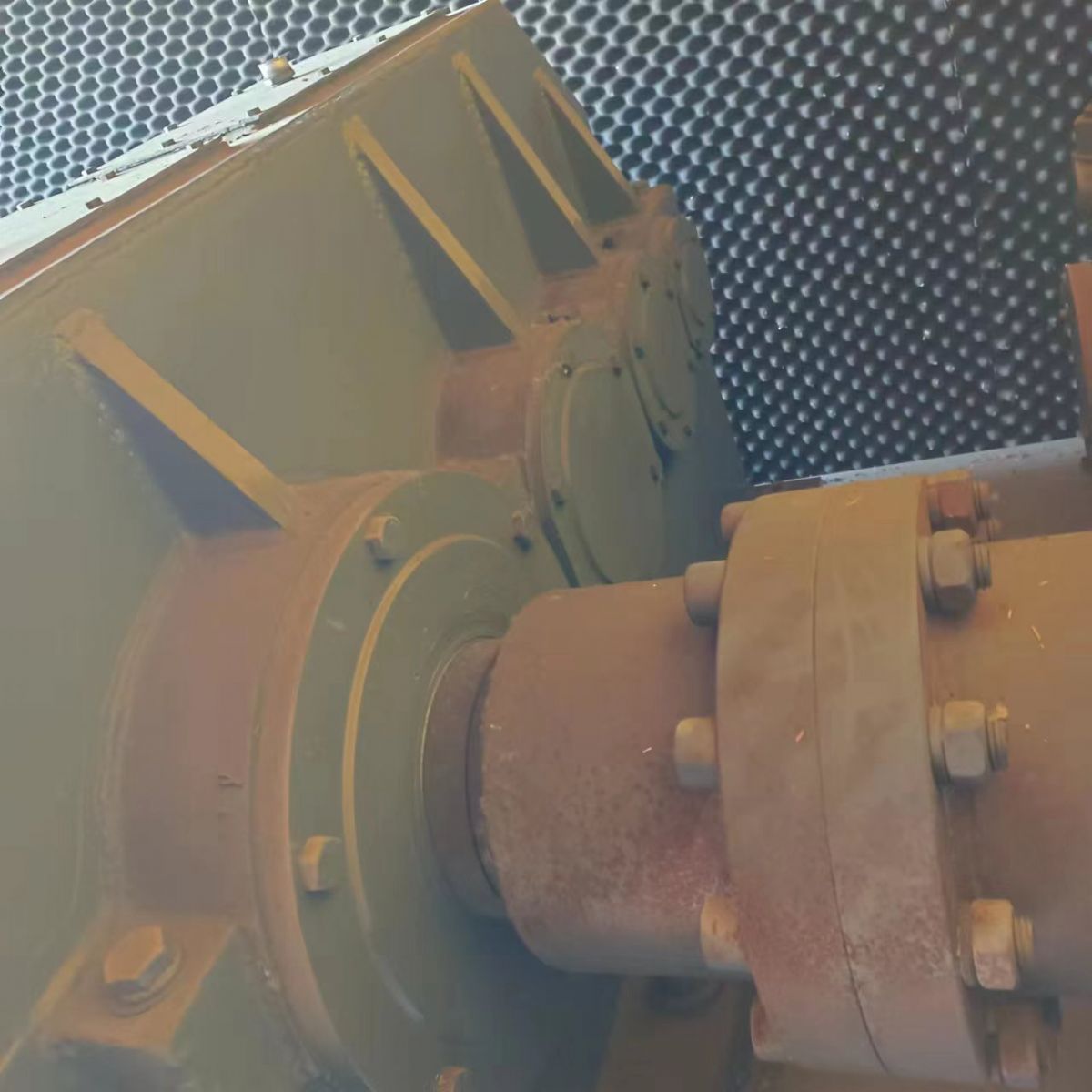 轉讓全新1500型撕碎機一臺