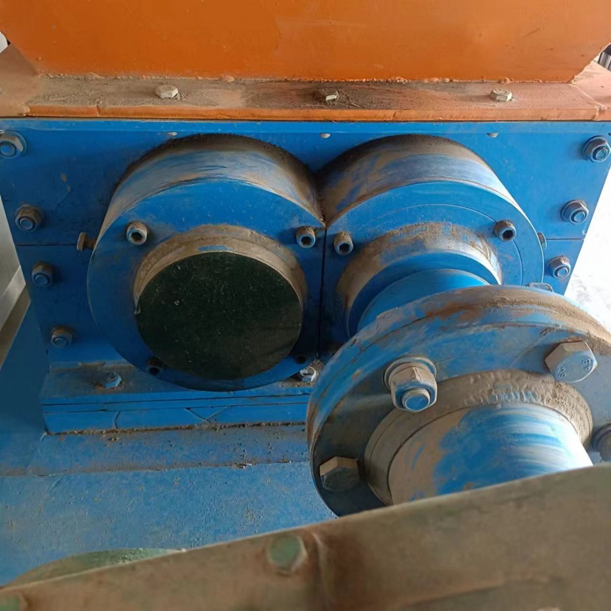轉(zhuǎn)讓二手600型撕碎機(jī)一臺(tái)