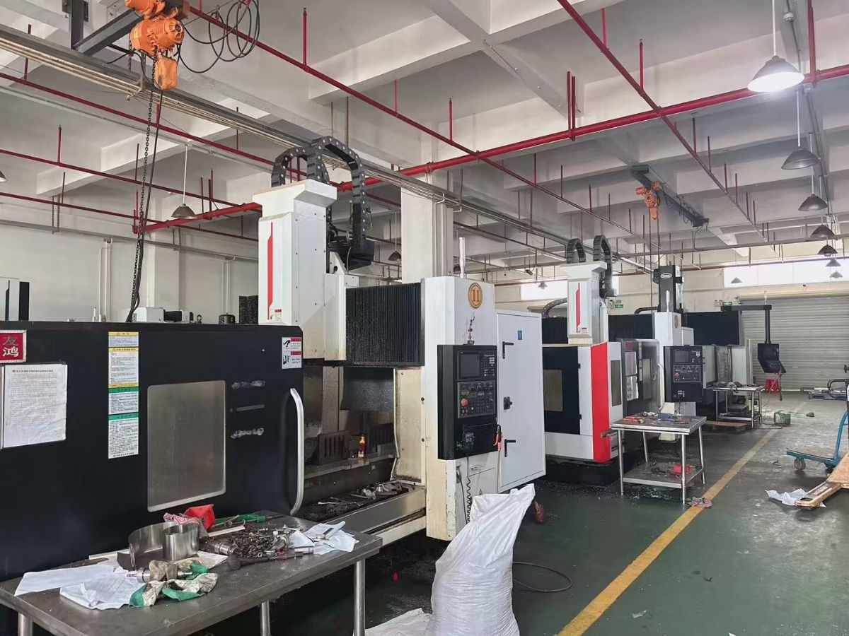 轉(zhuǎn)讓工廠3臺(tái)LM-1613B友鴻小龍門三軸線軌三菱M80系統(tǒng)BT40刀