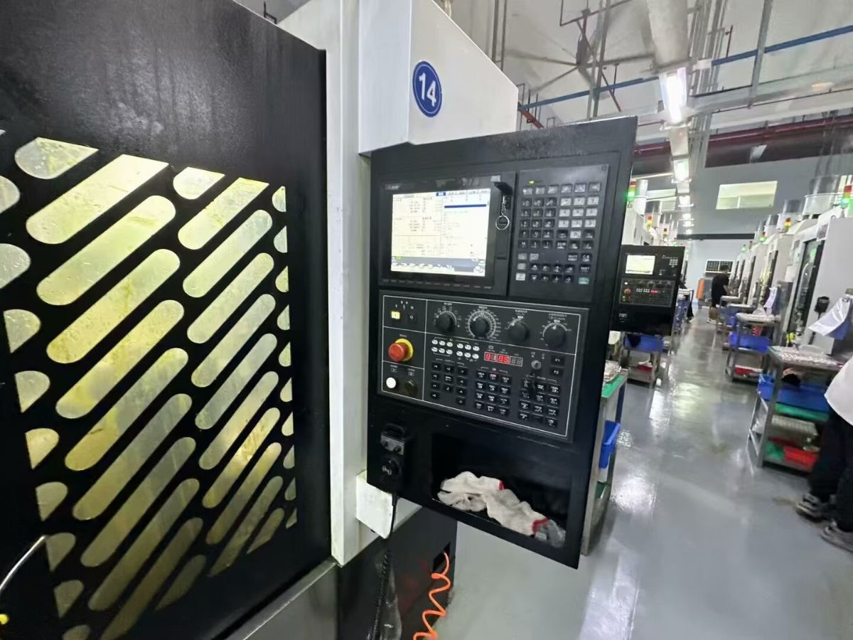 轉(zhuǎn)讓三軸線軌加工中心4臺(tái)炬名V850