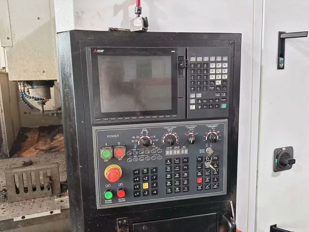 轉(zhuǎn)讓工廠3臺(tái)LM-1613B友鴻小龍門三軸線軌三菱M80系統(tǒng)BT40刀