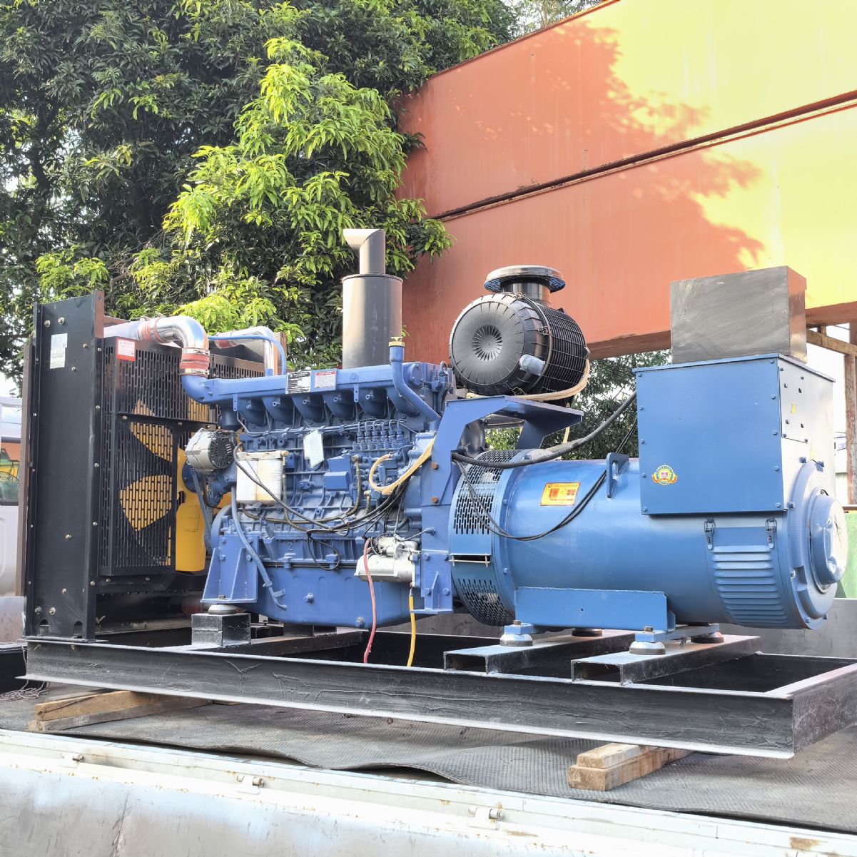 國(guó)產(chǎn)400KW濰坊柴油發(fā)電機(jī)組九成新一次沒用過