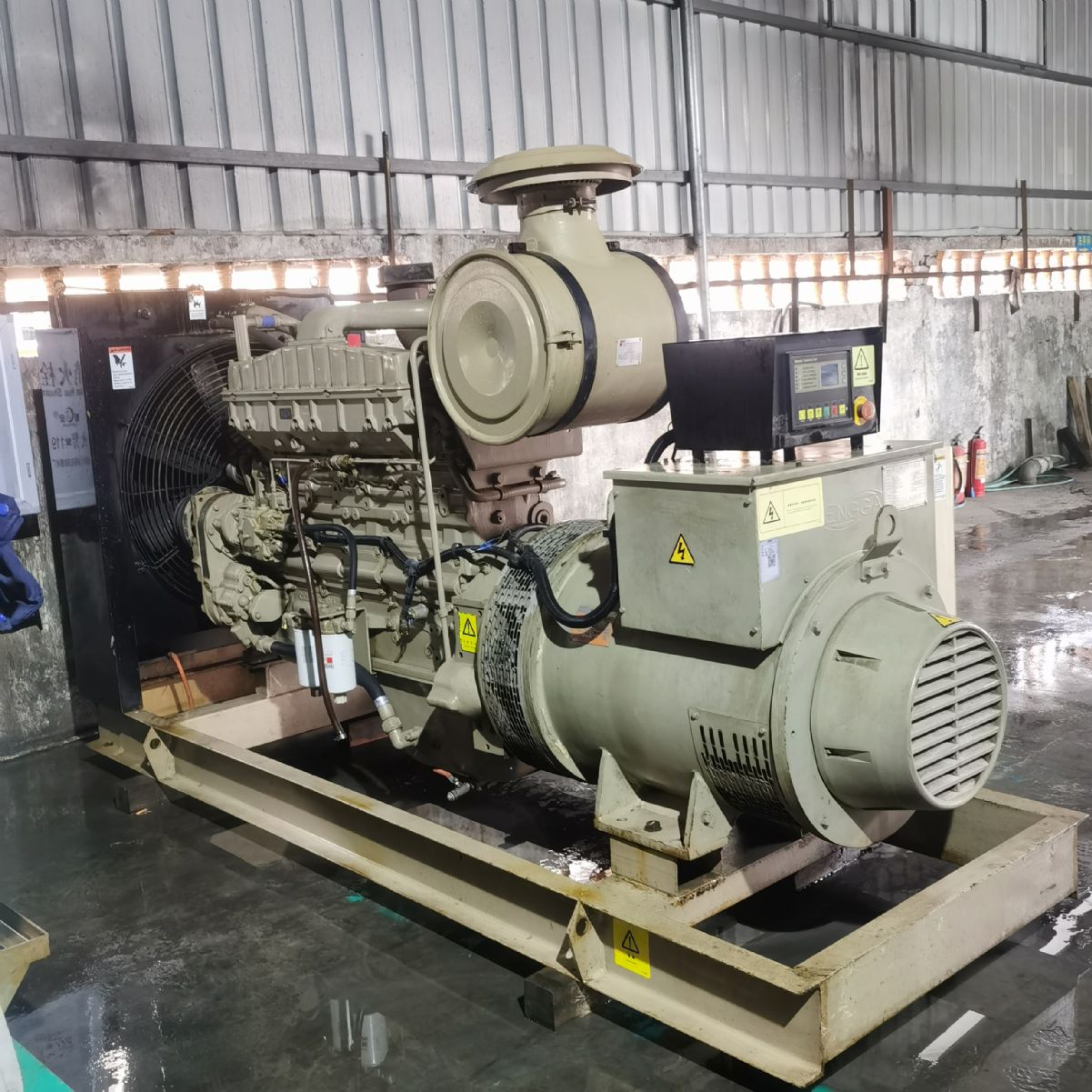 280KW康明斯二手發(fā)電機出售 化妝品廠備用發(fā)電機組