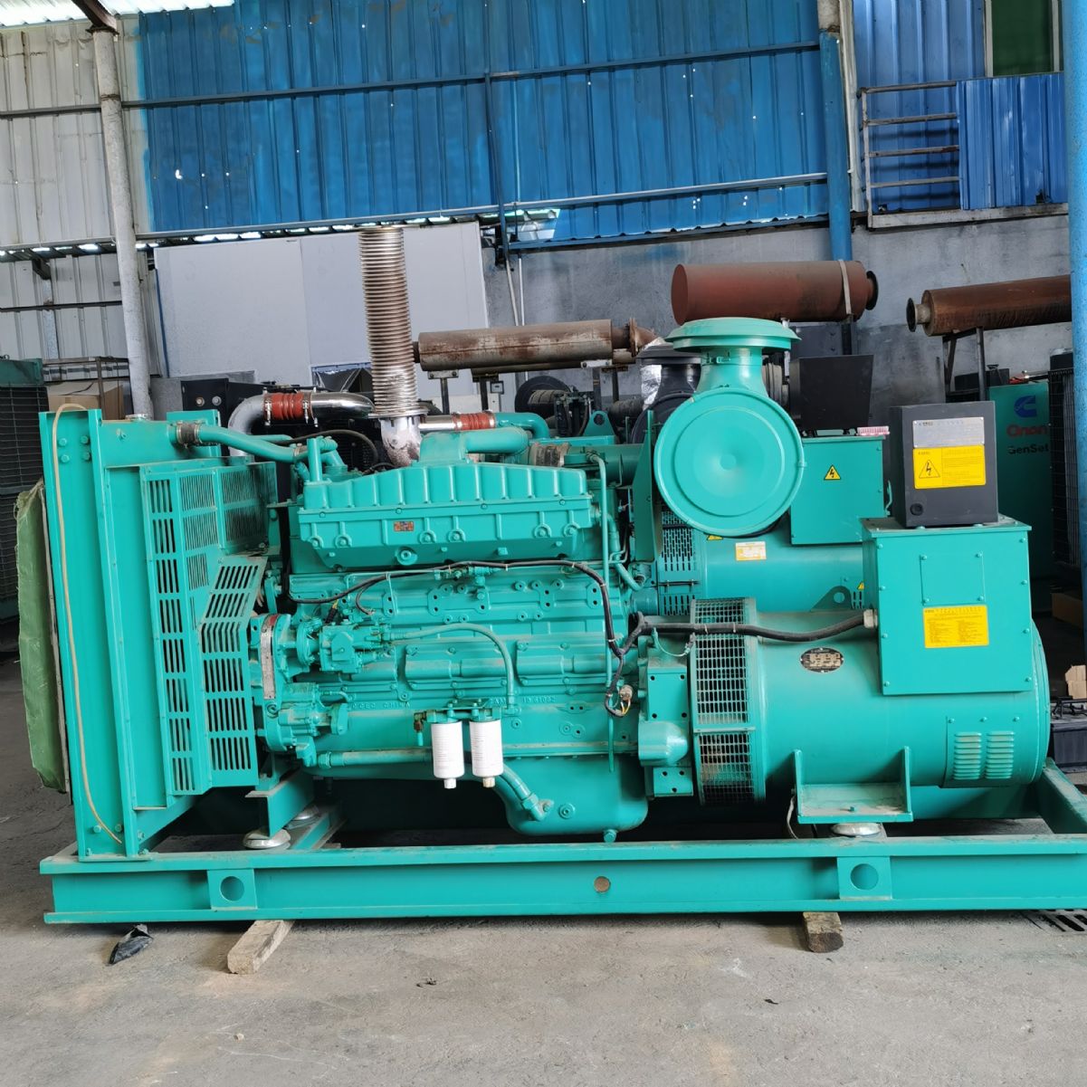 出售310KW重慶康明斯二手柴油發(fā)電機(jī)組九成新康菱組裝