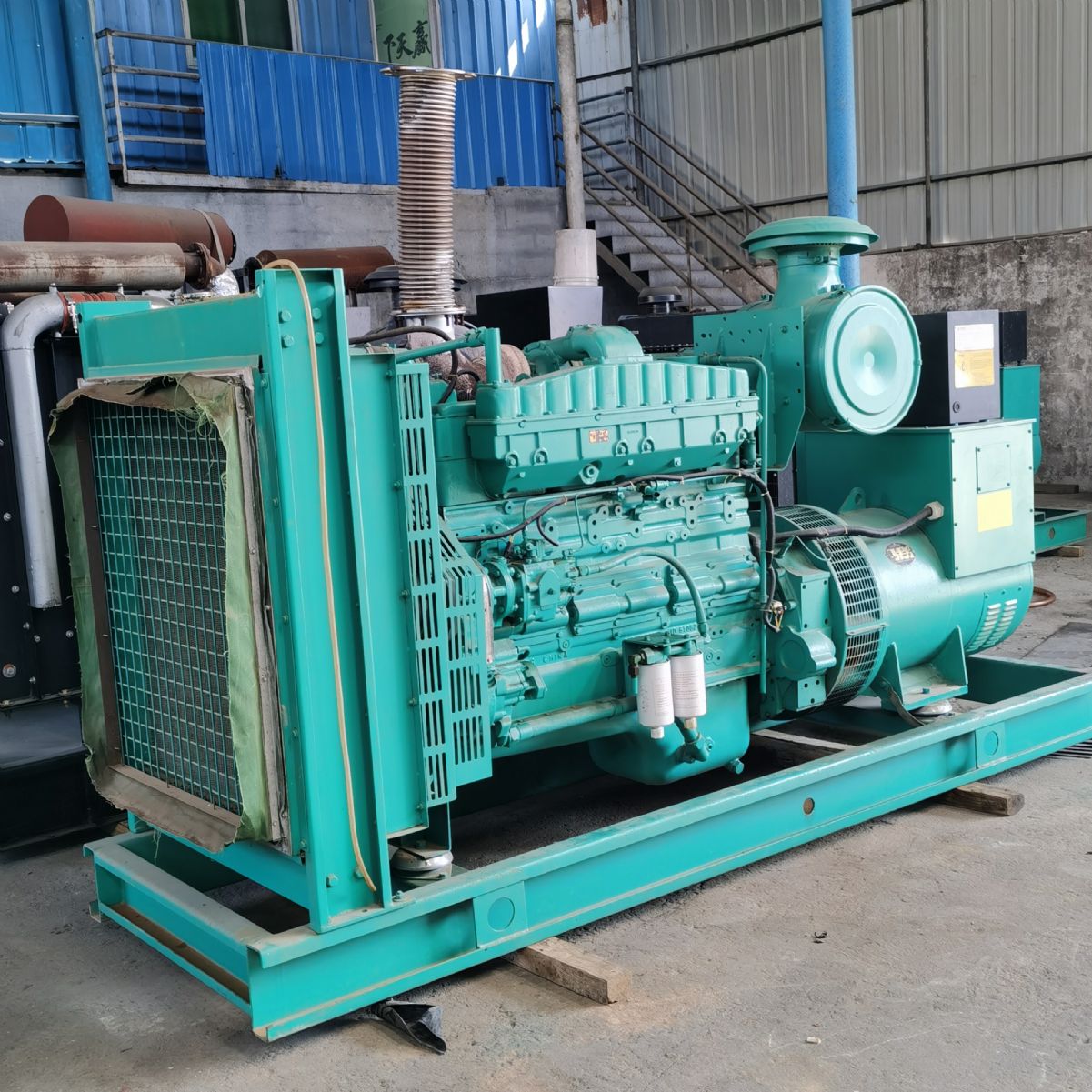 出售310KW重慶康明斯二手柴油發(fā)電機(jī)組九成新康菱組裝