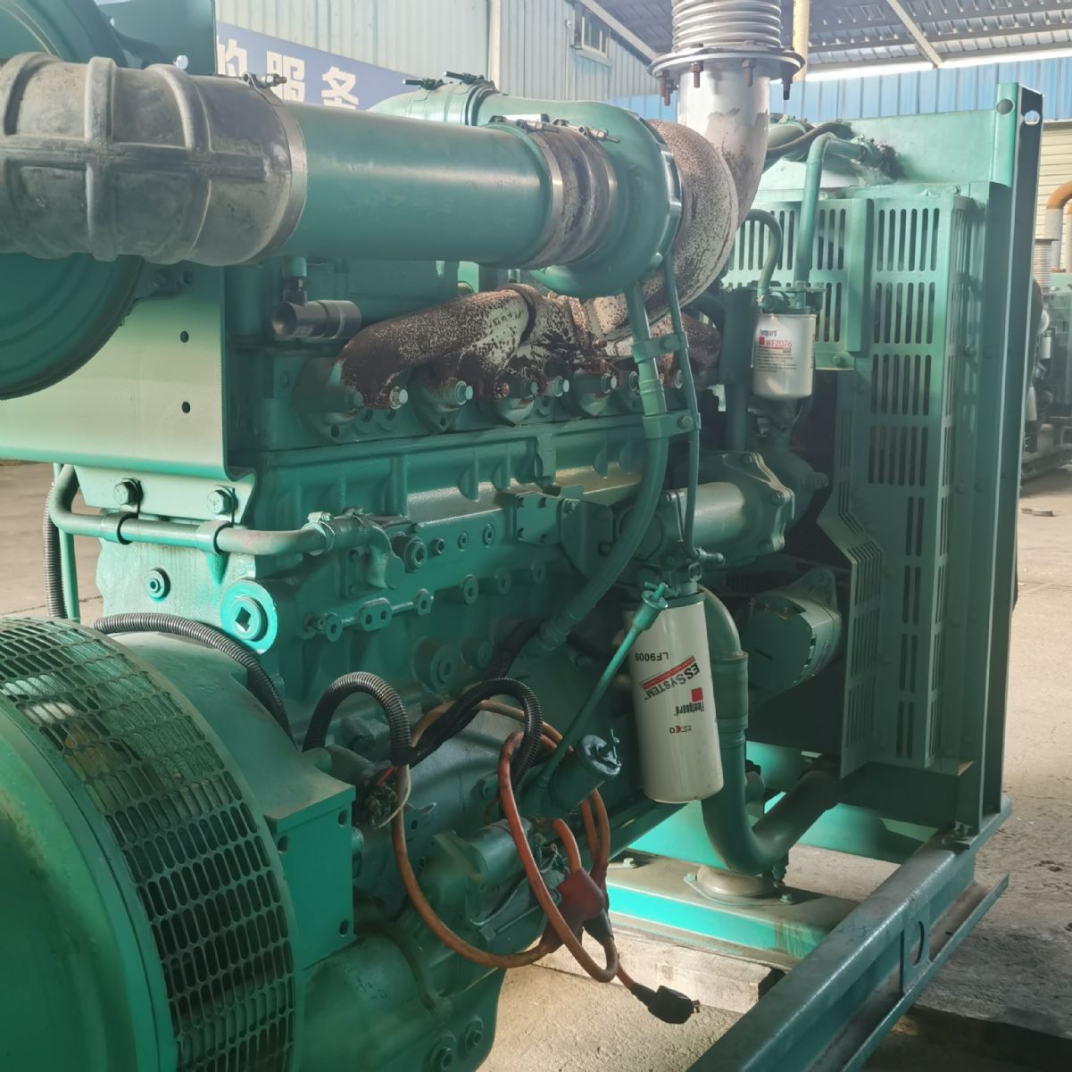 出售310KW重慶康明斯二手柴油發(fā)電機(jī)組九成新康菱組裝