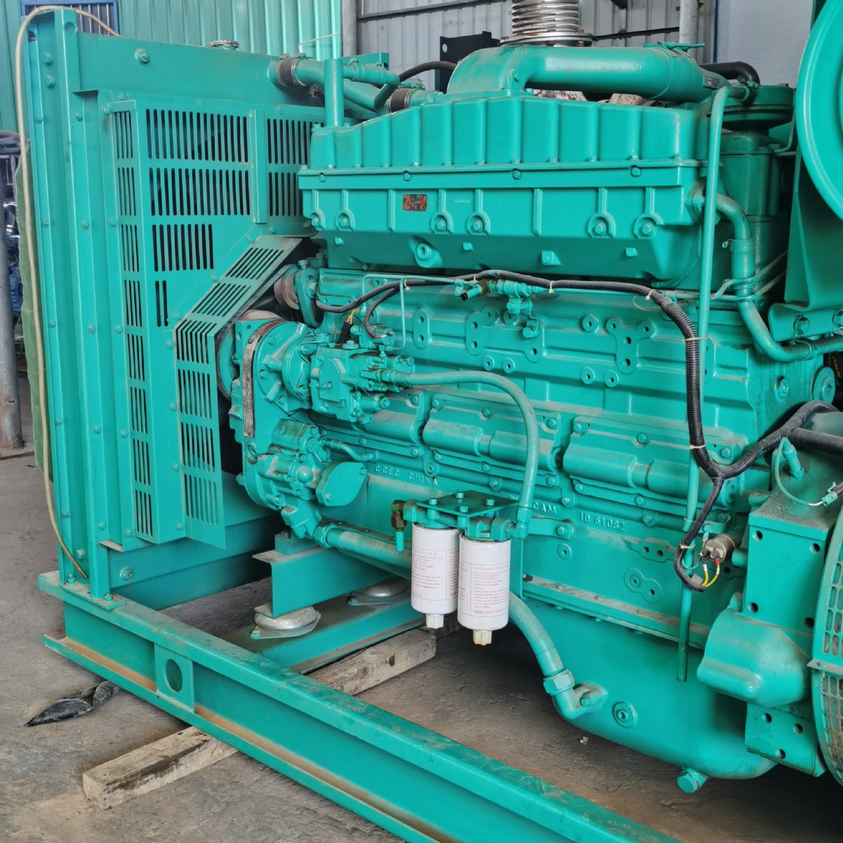 出售310KW重慶康明斯二手柴油發(fā)電機(jī)組九成新康菱組裝