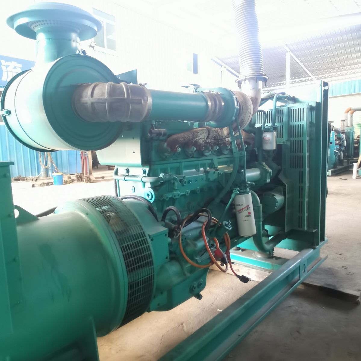 出售310KW重慶康明斯二手柴油發(fā)電機(jī)組九成新康菱組裝