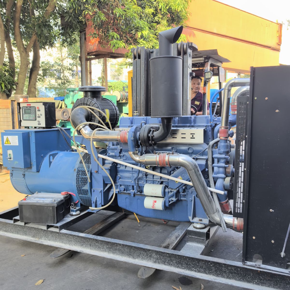 國(guó)產(chǎn)400KW濰坊柴油發(fā)電機(jī)組九成新一次沒用過
