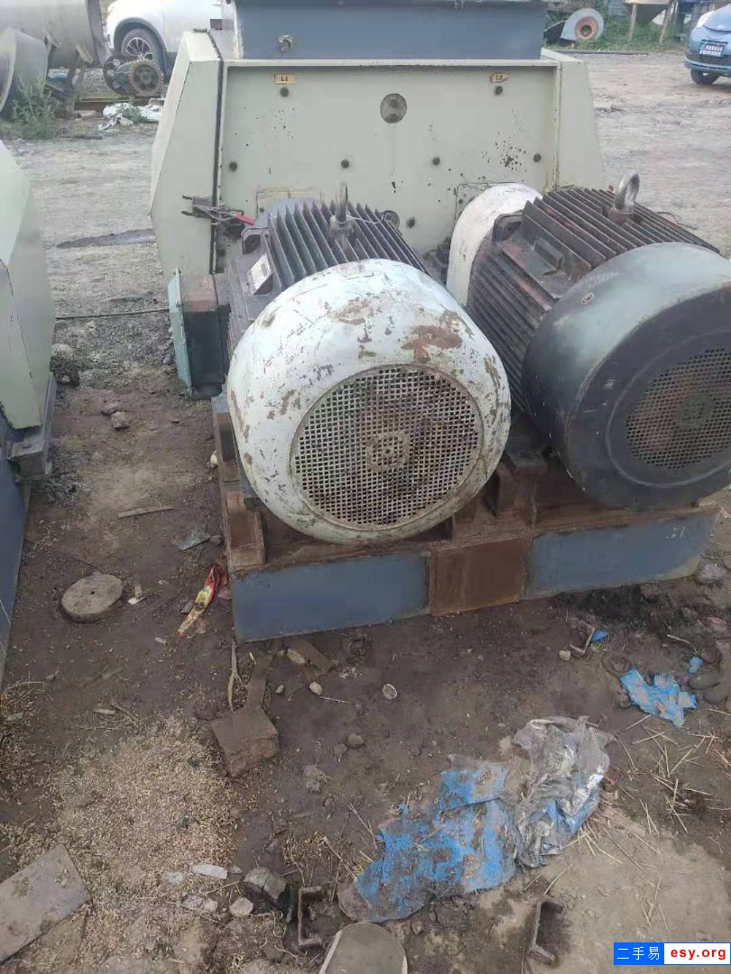 出售雙轉(zhuǎn)子粉碎機(jī)、75千瓦X2飼料粉碎機(jī)