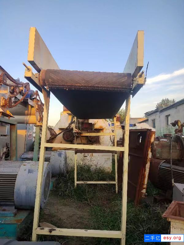 二手粉碎機(jī)  飼料粉碎機(jī)一臺(tái)