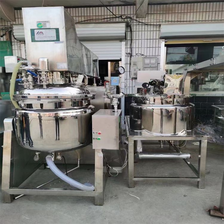轉(zhuǎn)讓500L二手真空乳化機(jī)8臺(tái)