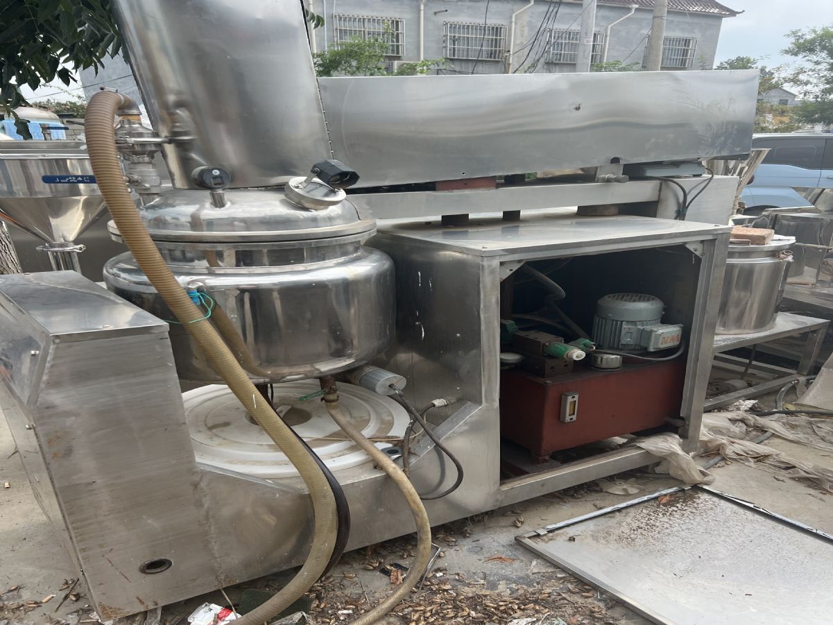 轉(zhuǎn)讓二手50L真空乳化機(jī)一臺