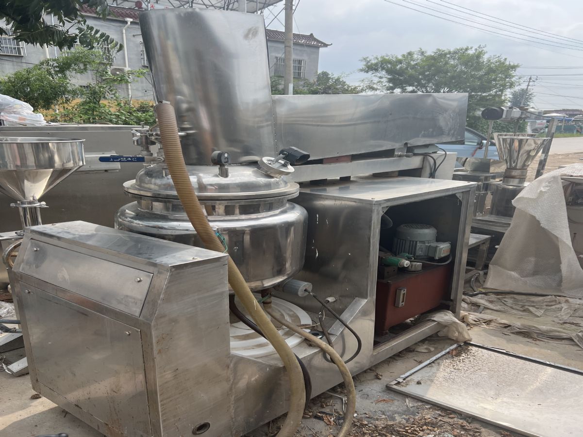 轉(zhuǎn)讓二手50L真空乳化機(jī)一臺