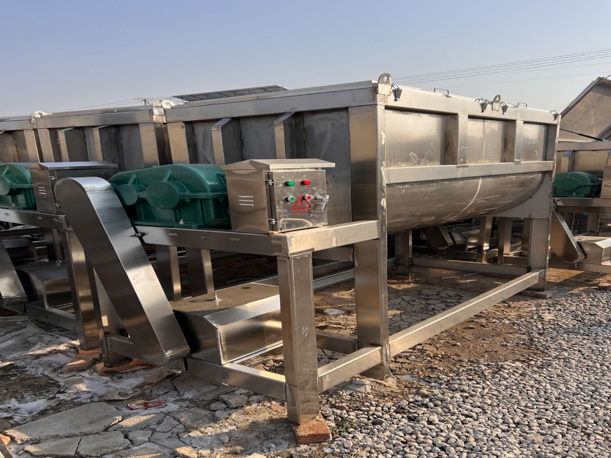 轉(zhuǎn)讓9成新二手螺帶混合機(jī)三臺(tái)