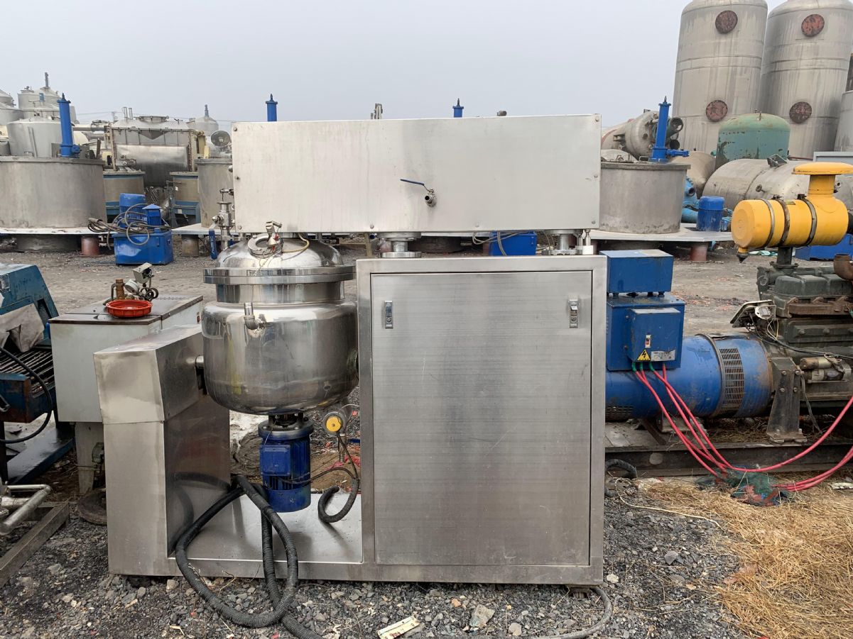 二手化工廠的200L真空均質(zhì)乳化機(jī)多臺，做面膜液的