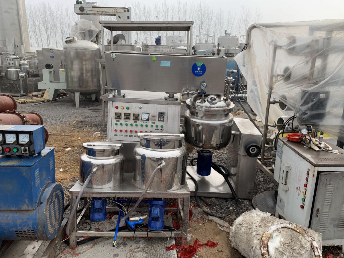二手化工廠的200L真空均質(zhì)乳化機(jī)多臺，做面膜液的