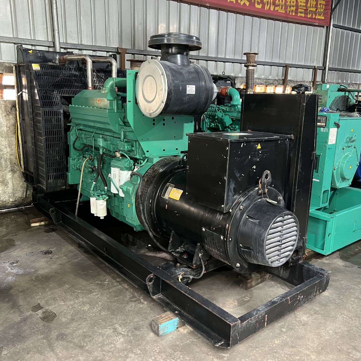 八成新400千瓦康明斯發(fā)電機組二手轉(zhuǎn)讓