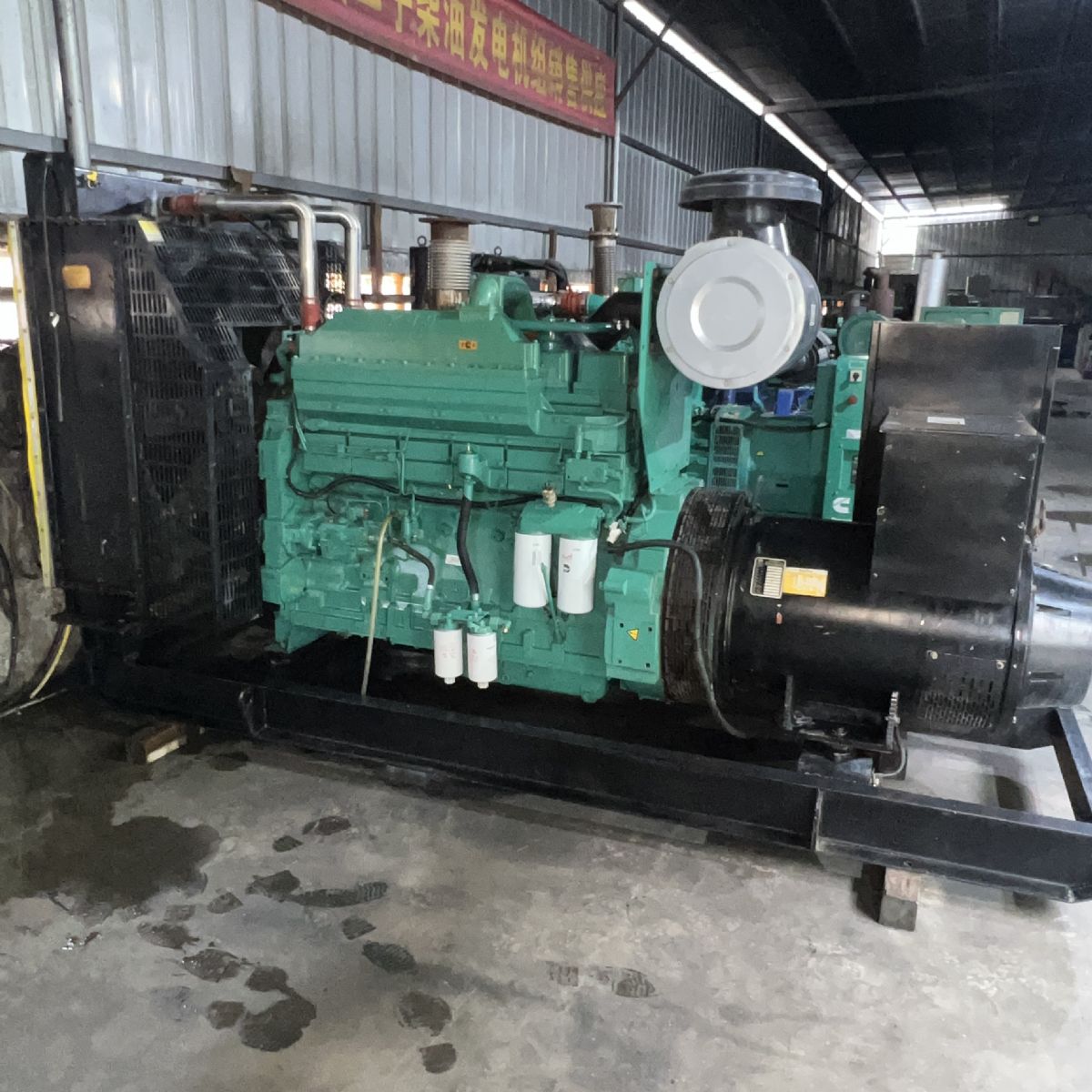 八成新400千瓦康明斯發(fā)電機組二手轉(zhuǎn)讓