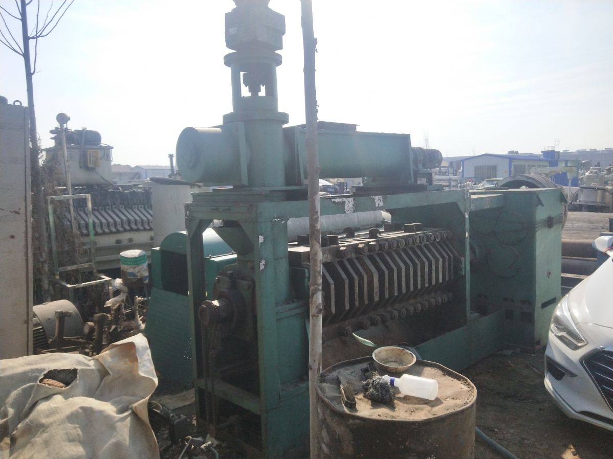 轉(zhuǎn)讓9成新二手200型榨油機(jī)1臺(tái)!