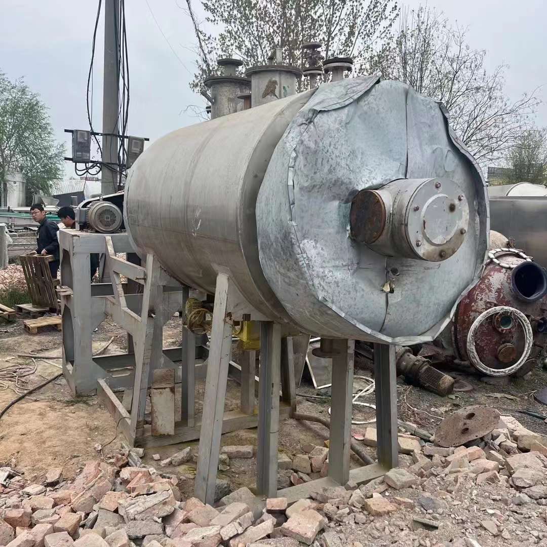 轉(zhuǎn)讓二手真空干燥機(jī) 一臺2000L江蘇先鋒耙式真空干燥機(jī)