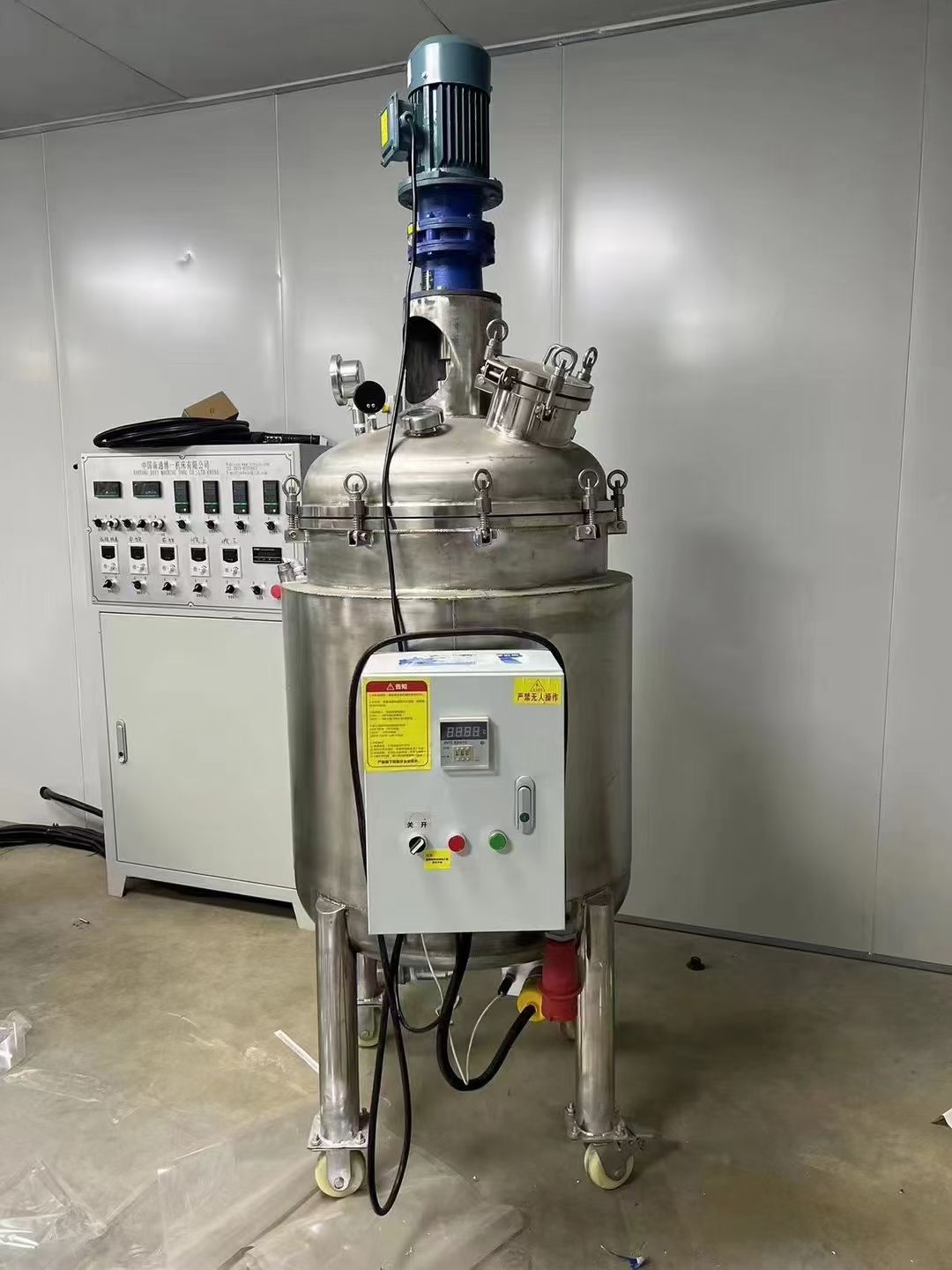 轉(zhuǎn)讓二手不銹鋼反應(yīng)釜 容積100L-200L電加熱真空不銹鋼反應(yīng)釜