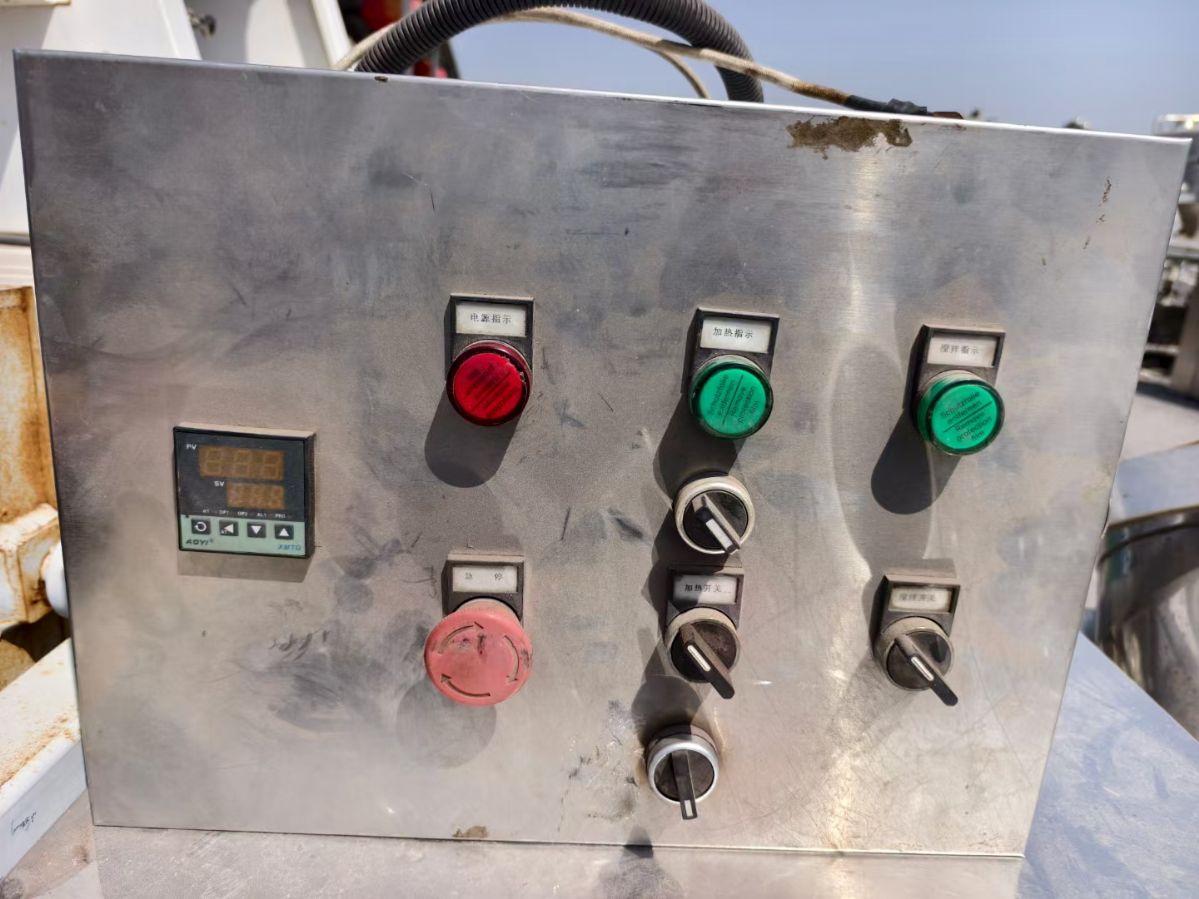 轉讓二手不銹鋼反應釜 一臺容積100升電加熱內盤管不銹鋼反應釜