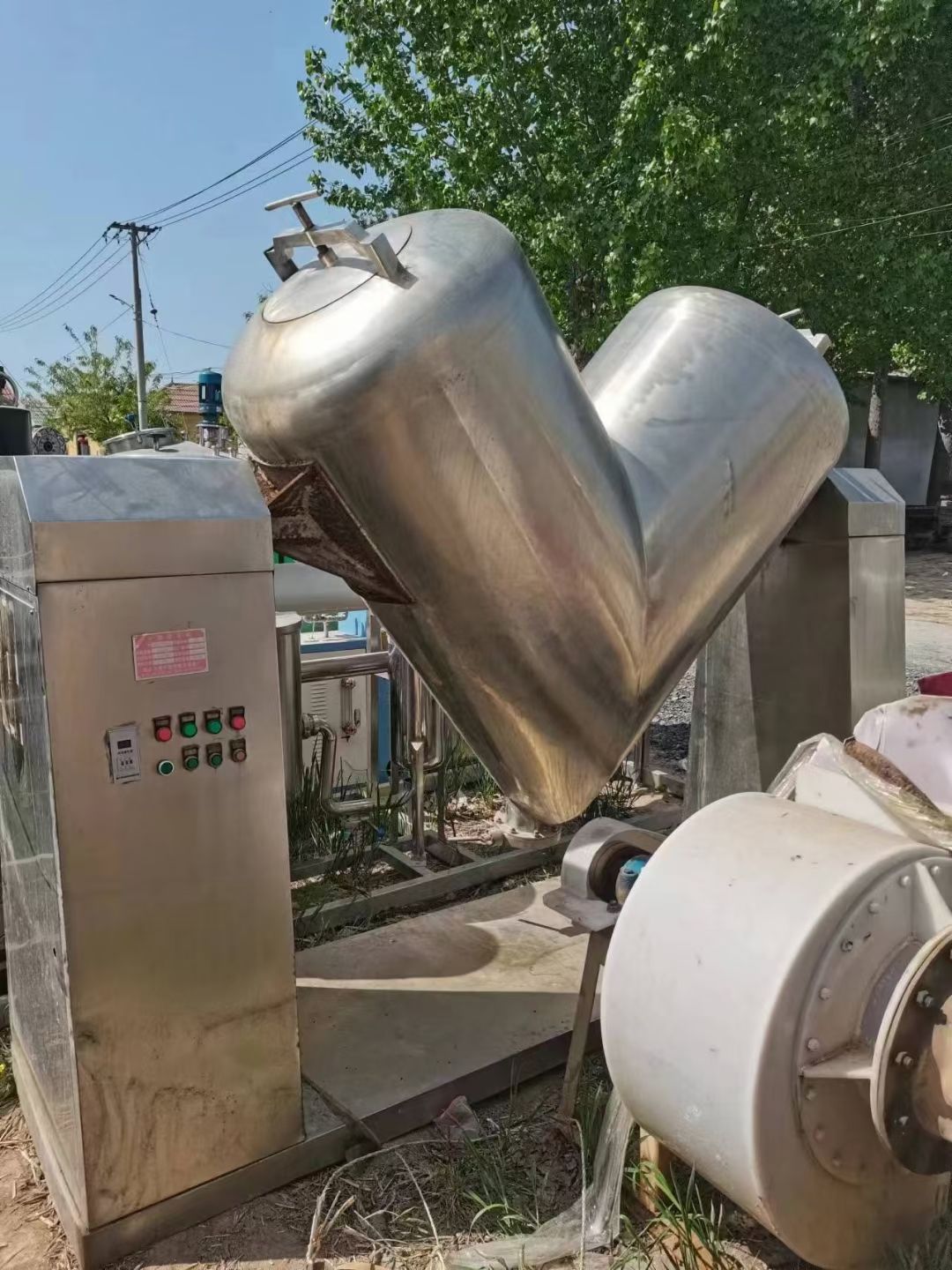 轉讓二手V型混合機 一臺容積1500L不銹鋼高效V型混合機