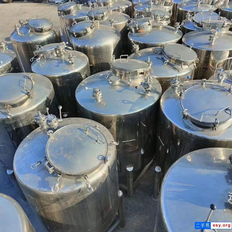 轉(zhuǎn)讓二手壓力儲罐 500L-800L共130臺封頭儲罐