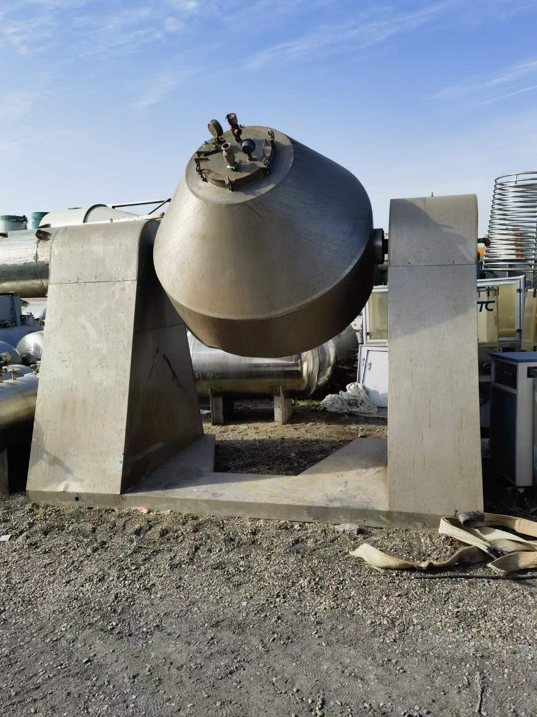 轉(zhuǎn)讓二手雙錐干燥機(jī) 兩臺(tái)2000L搪瓷雙錐干燥機(jī)