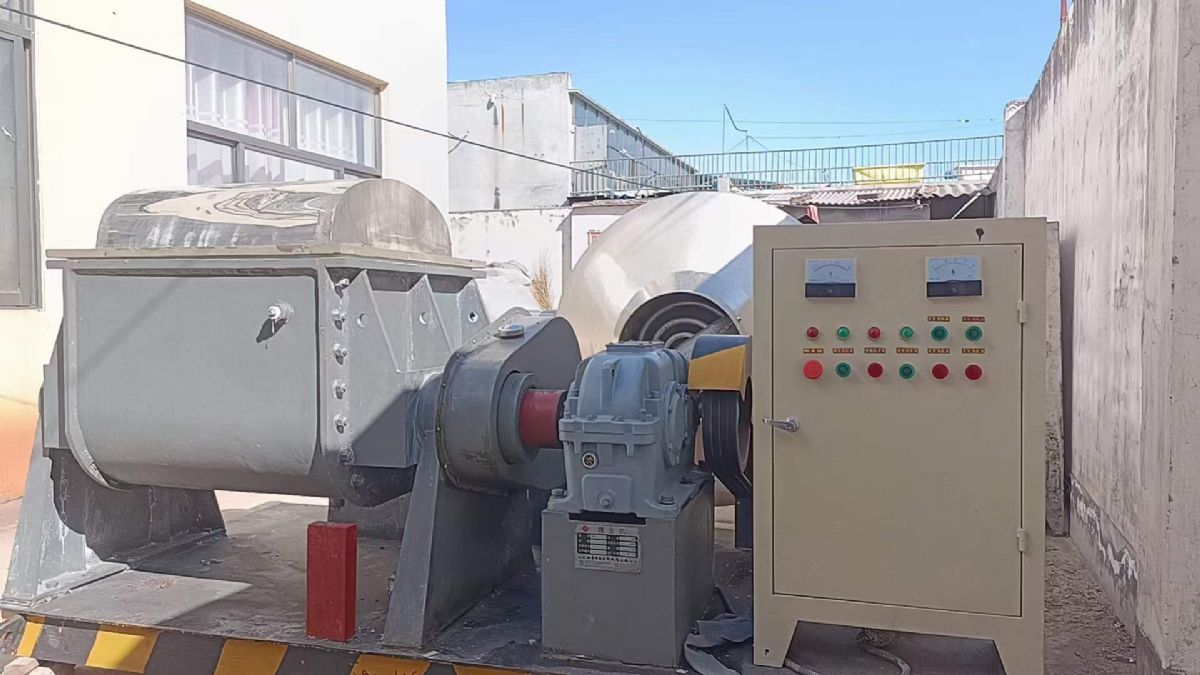轉讓二手真空捏合機 一臺容積200L如皋產液壓翻缸翻缸捏合機