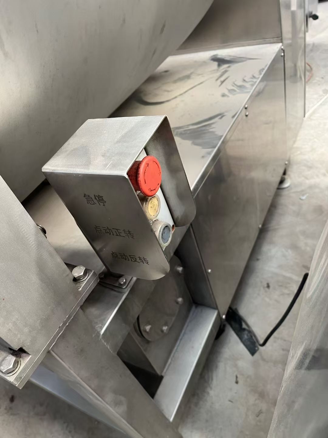 轉(zhuǎn)讓二手真空滾揉機 一臺容積800L變頻調(diào)速真空滾揉機