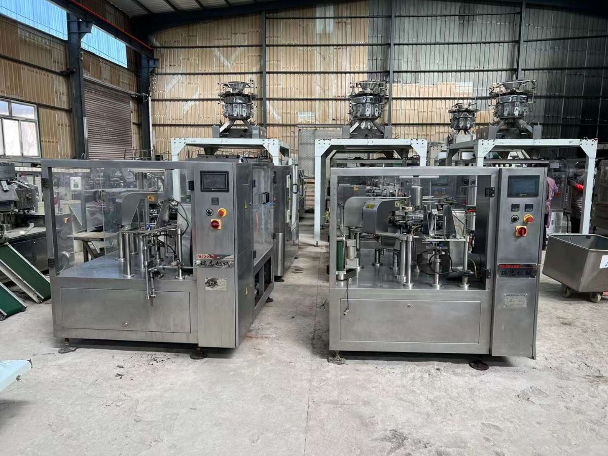 轉(zhuǎn)讓二手給袋式包裝機(jī) 兩臺(tái)液體給袋式包裝機(jī) 配伺服罐裝機(jī)
