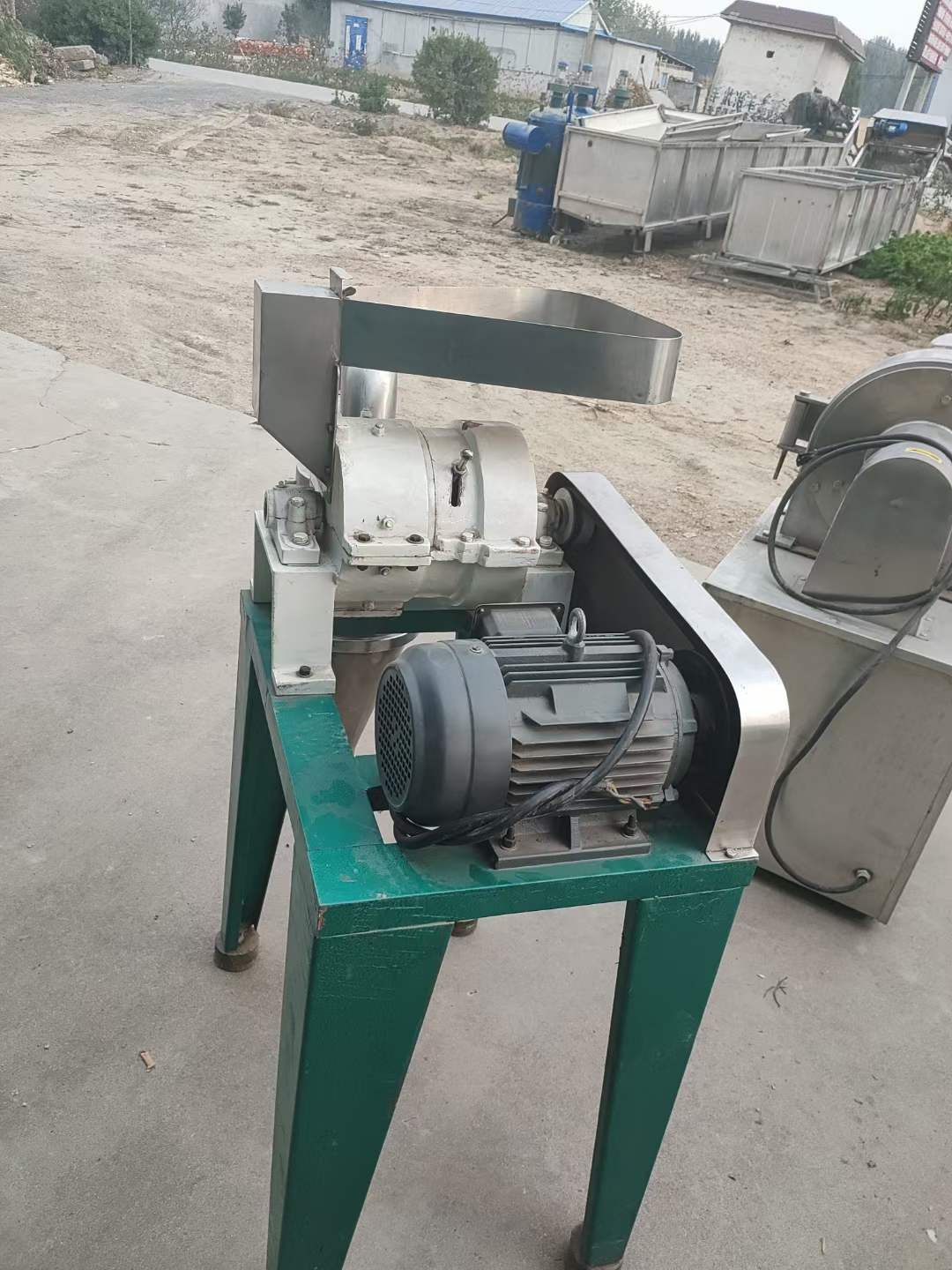 轉(zhuǎn)讓二手藥物粉碎機 一臺200型不銹鋼藥物粉碎機