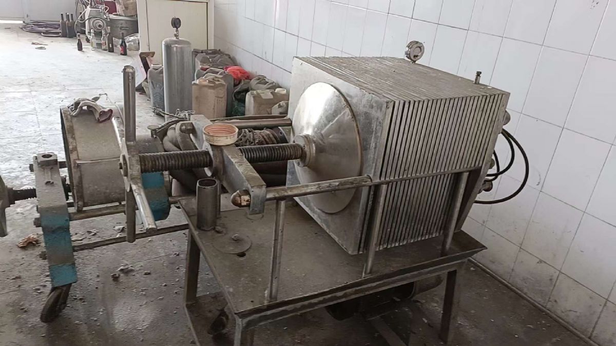 轉(zhuǎn)讓二手板框壓濾機 一臺8平方不銹鋼硅藻土板框壓濾機