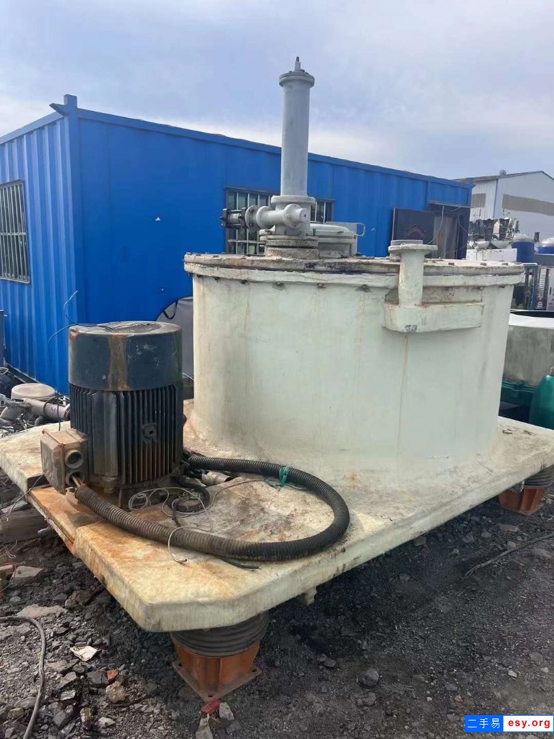 出售二手平板刮刀離心機(jī) 一臺1500型襯塑下卸料離心機(jī)