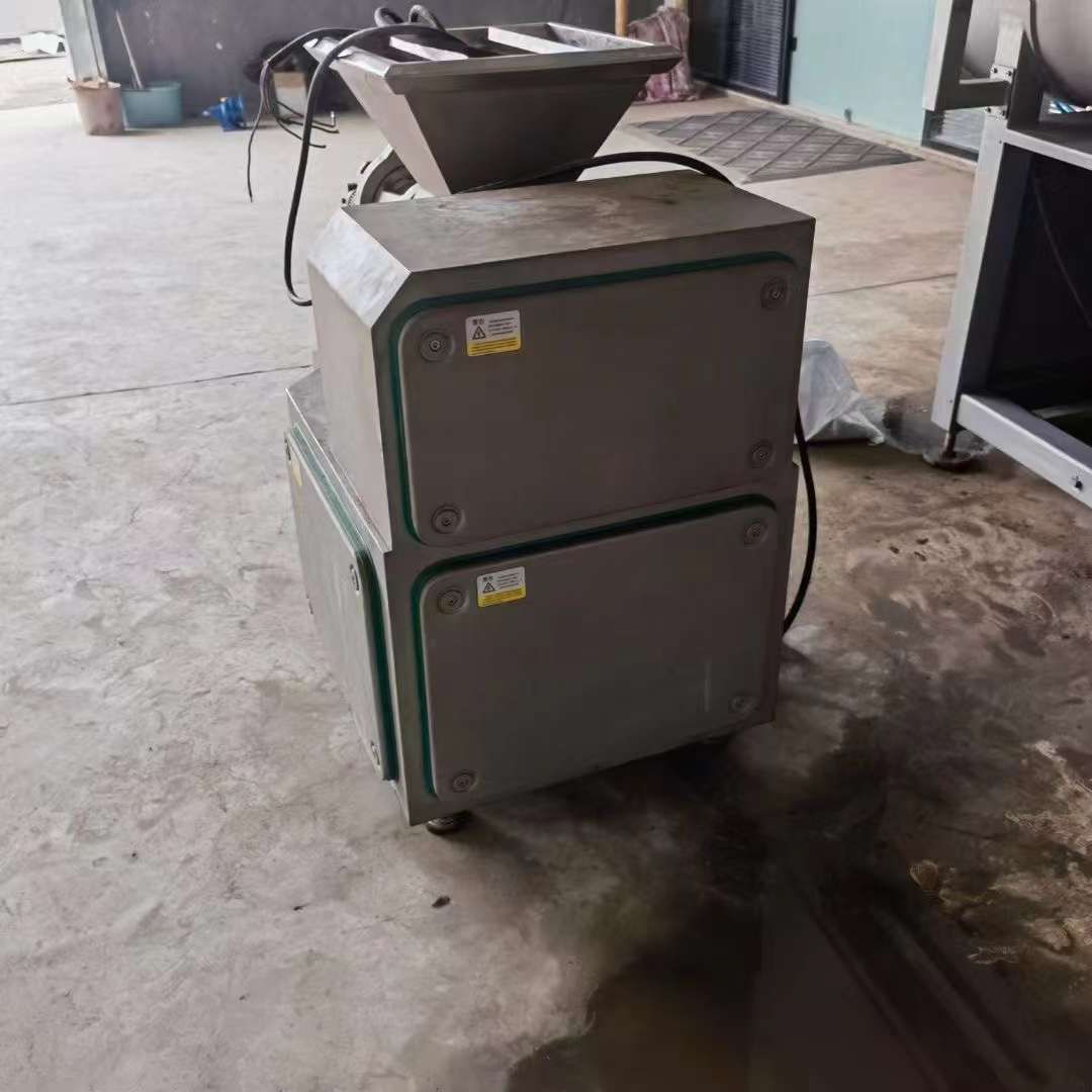 轉(zhuǎn)讓二手骨肉分離機(jī) 一臺(tái)100型齊齊哈爾雙百產(chǎn)骨肉分離機(jī)