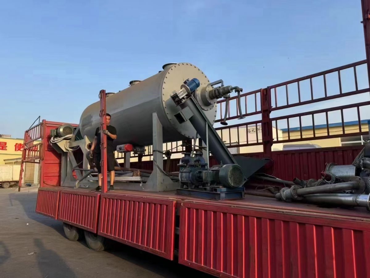 轉(zhuǎn)讓二手耙式干燥機(jī) 一臺(tái)容積6000升中軸可加熱真空耙式干燥機(jī)