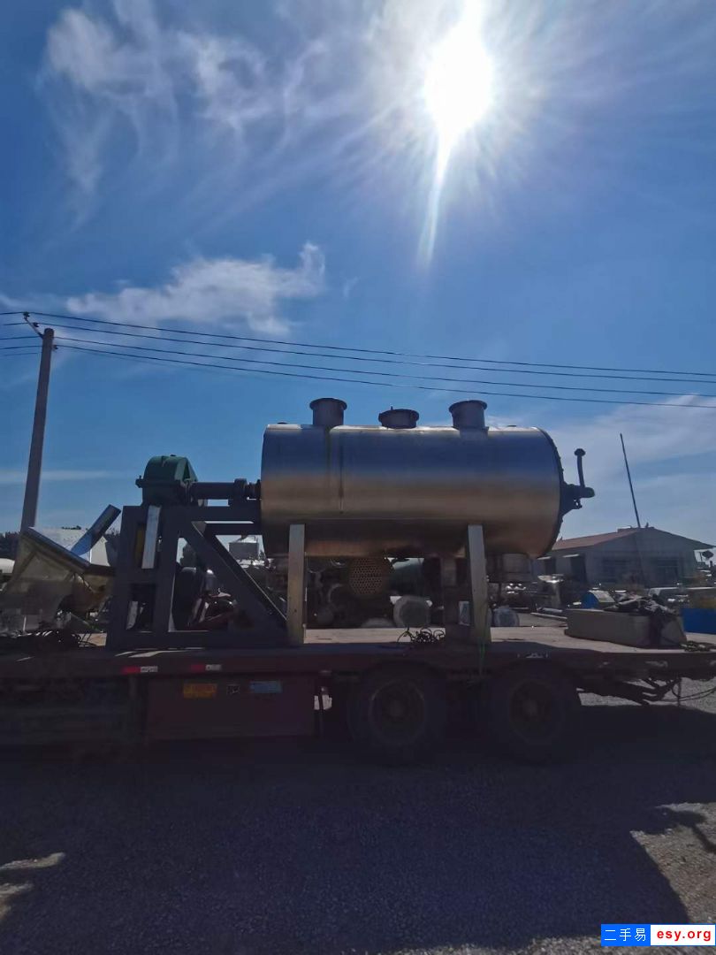 出售二手真空干燥機(jī) 一臺5000L內(nèi)部軸加熱耙式干燥機(jī)