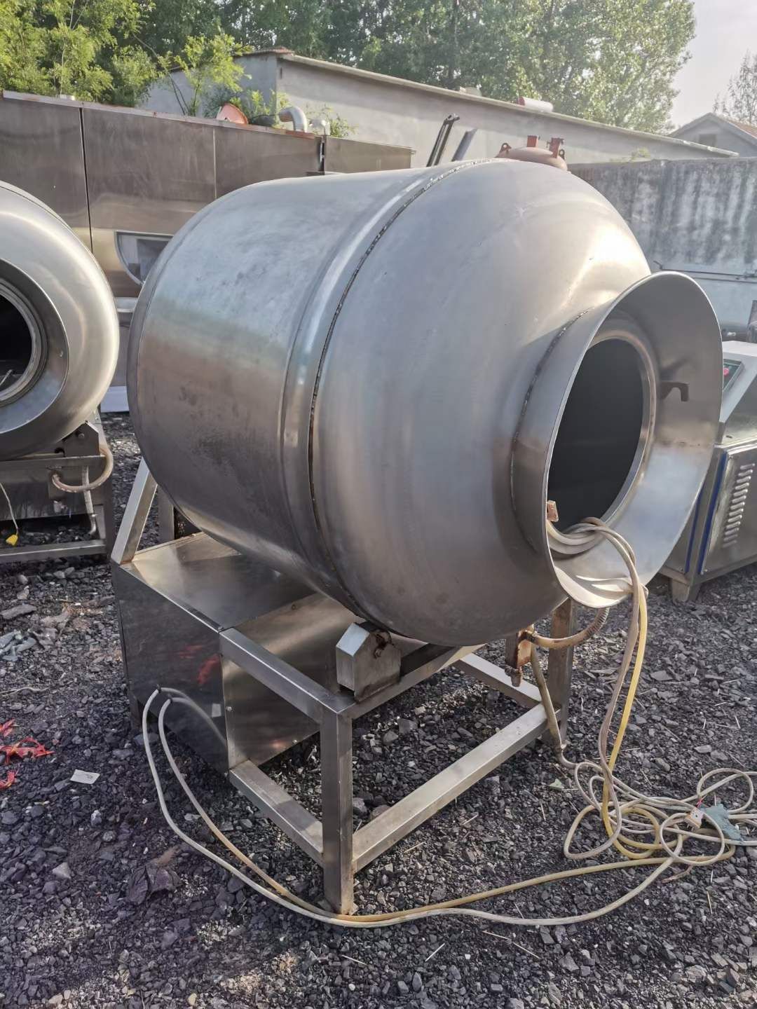 轉(zhuǎn)讓二手變頻滾揉機(jī) 兩臺(tái)500升220v真空變頻滾揉機(jī)