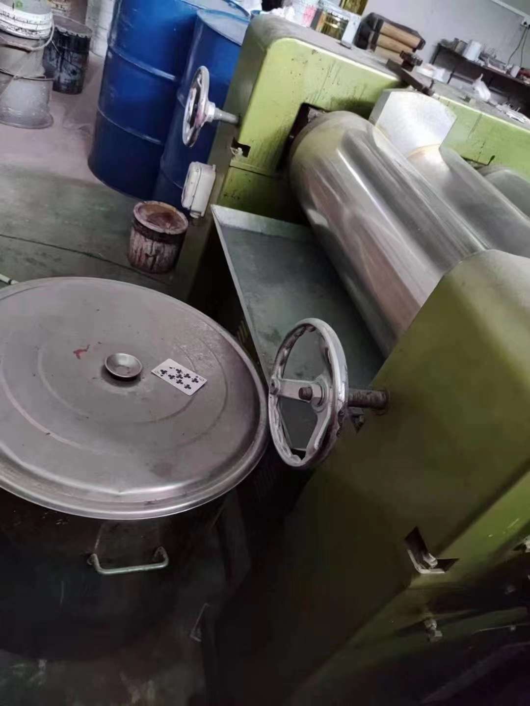 轉(zhuǎn)讓二手三輥研磨機 一臺260型油漆三輥研磨機