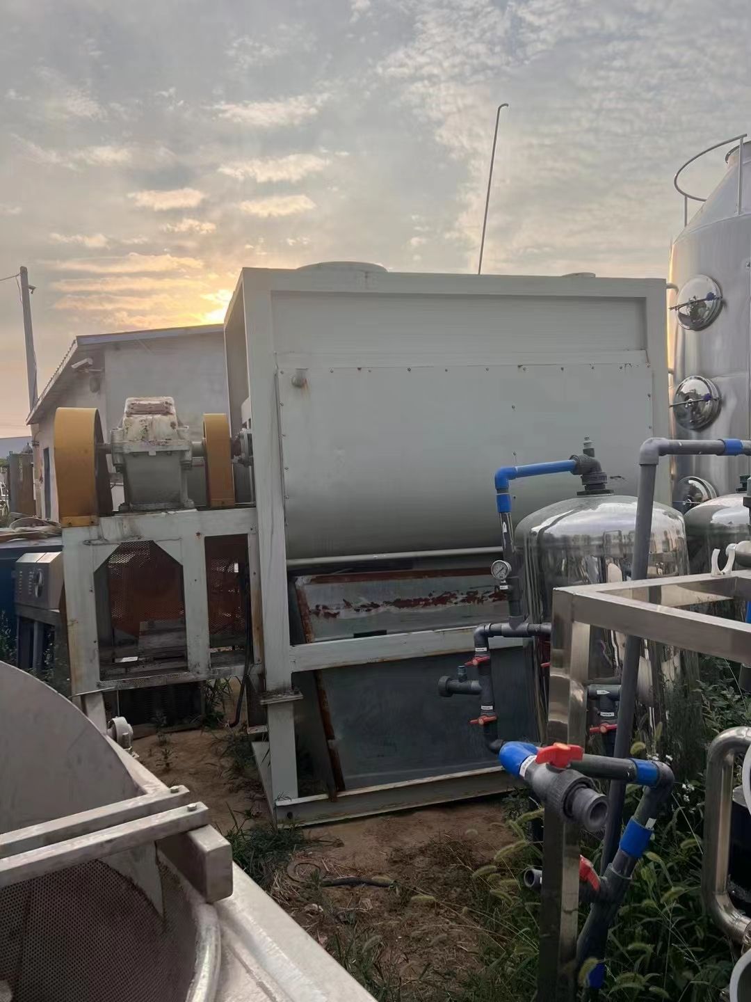 轉讓二手螺帶混合機 兩臺容積3立方電加熱臥式螺帶混合機