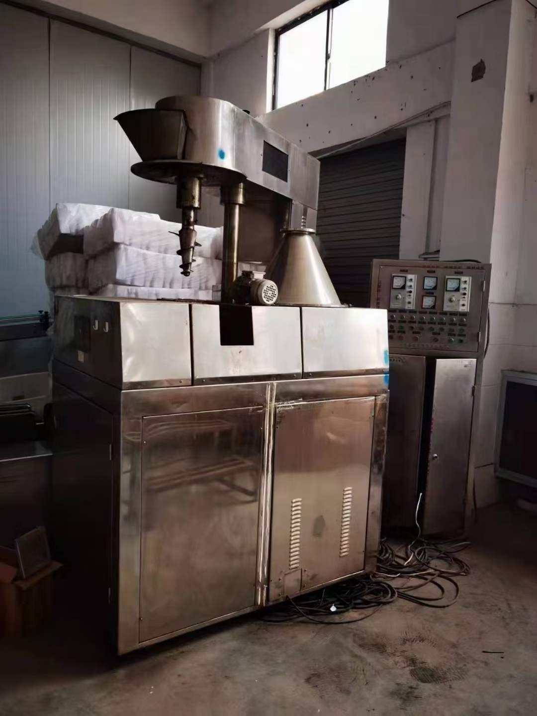 轉(zhuǎn)讓二手不銹鋼制粒機(jī) 80型-100型不銹鋼干法制粒機(jī)