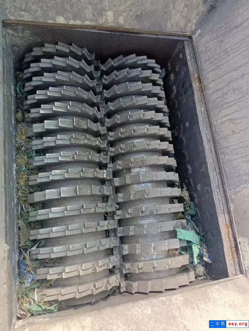 轉(zhuǎn)讓二手撕碎機 一臺650型福利產(chǎn)重型撕碎機