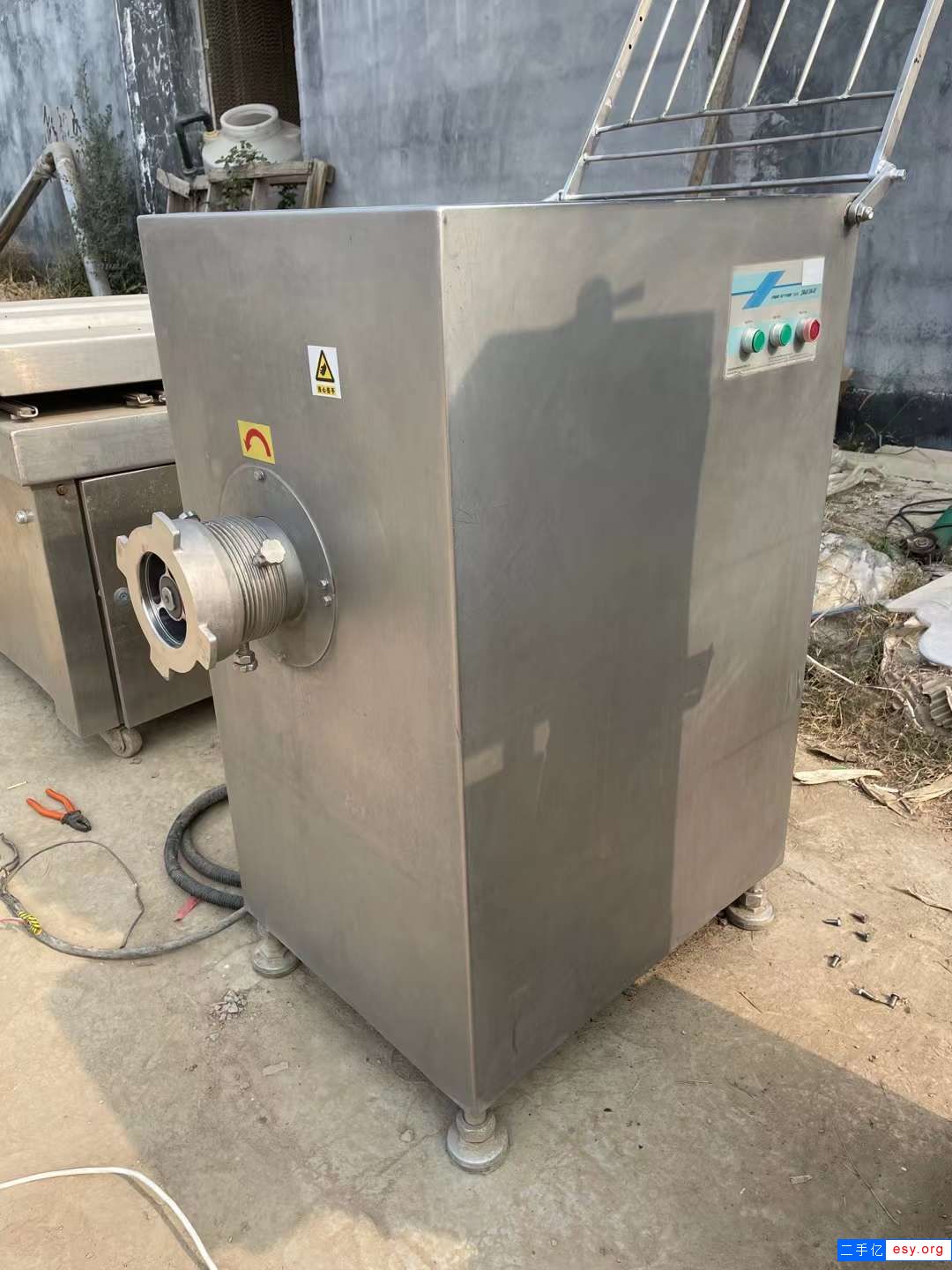 轉(zhuǎn)讓二手曉進(jìn)絞肉機(jī) 一臺(tái)120型凍肉絞肉機(jī)