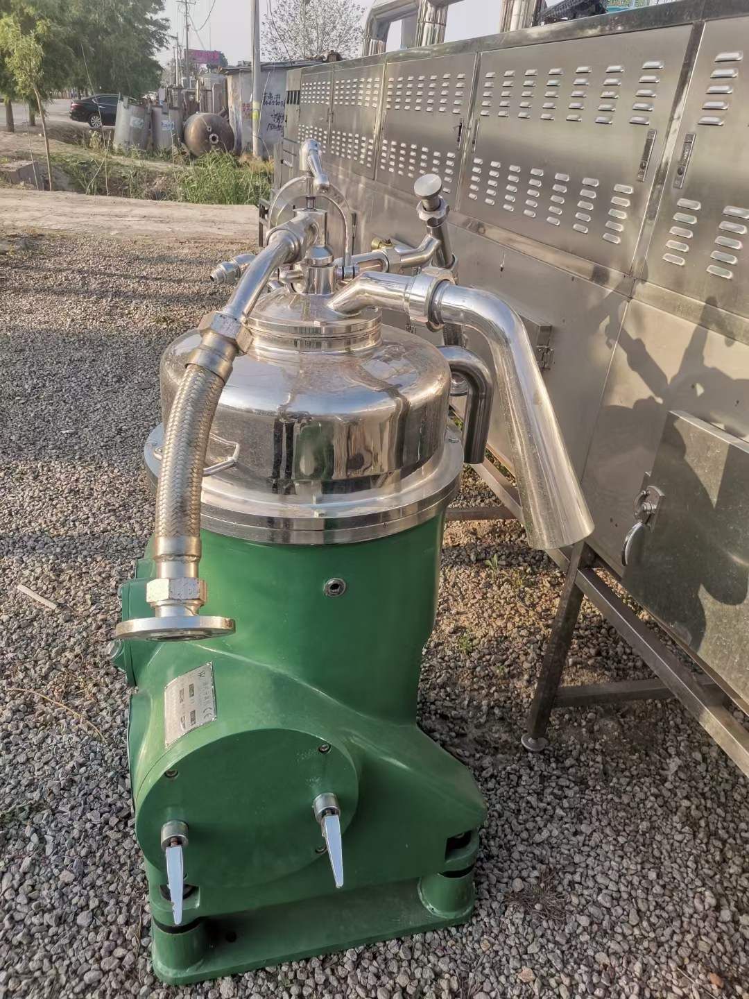 轉(zhuǎn)讓二手蝶式分離機(jī) 兩臺(tái)400型華鼎碟片式分離機(jī)