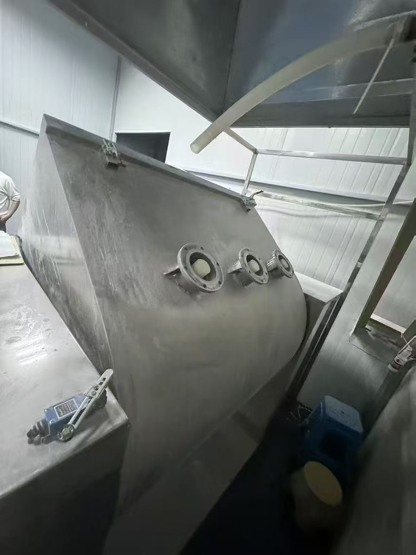轉(zhuǎn)讓二手氣槽型混合機 一臺容積1200升大型臥式槽型混合機