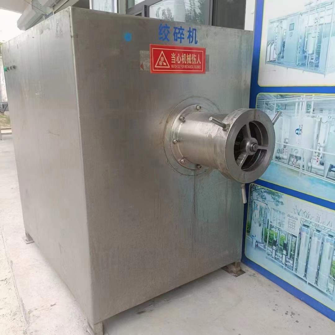 轉(zhuǎn)讓二手絞肉機(jī) 一臺(tái)250型凍肉絞肉機(jī)產(chǎn)量每小時(shí)5-6噸