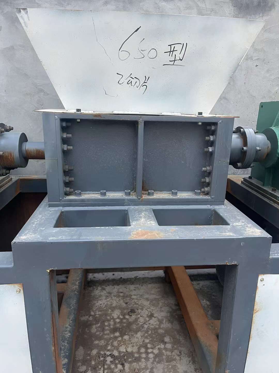 轉(zhuǎn)讓二手雙軸撕碎機 一臺600型馬鞍山產(chǎn)加重型雙軸撕碎機