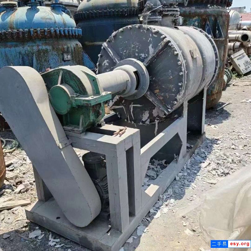 轉(zhuǎn)讓二手耙式干燥機(jī) 一臺(tái)1000L真空耙式干燥機(jī)